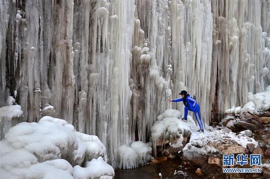 （社会）（4）冰瀑美如画