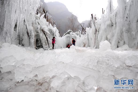 （社会）（5）冰瀑美如画