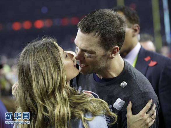 （体育）（2）橄榄球——第51届超级碗：爱国者胜猎鹰