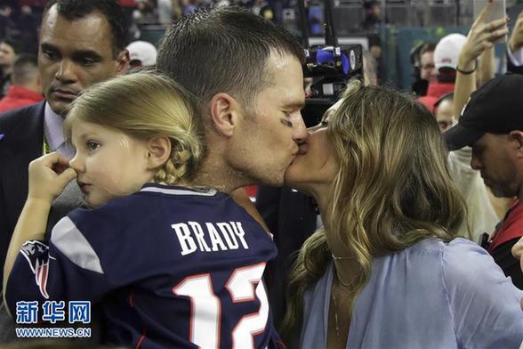 （体育）（1）橄榄球——第51届超级碗：爱国者胜猎鹰