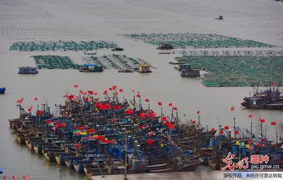 山东烟台：渔民祭海祈福欢庆渔灯节