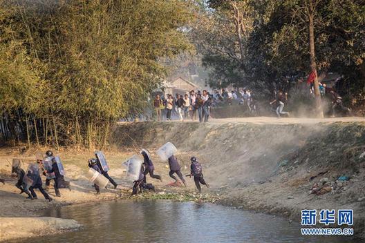 (外代一线)(1)尼泊尔南部城镇爆发冲突致多人死亡