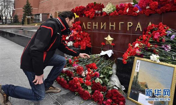 （外代一线）（10）俄罗斯民众悼念圣彼得堡地铁爆炸遇难者