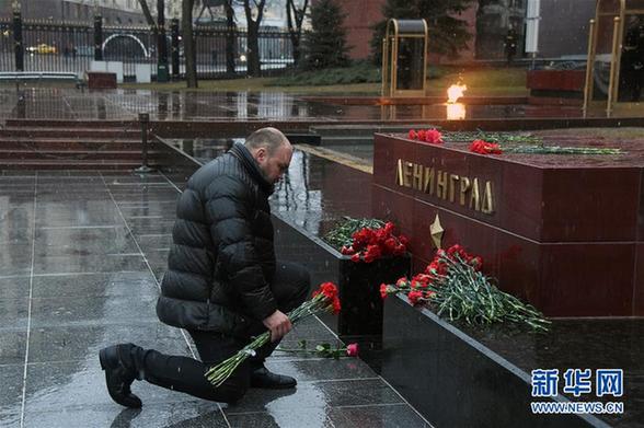 （外代一线）（15）俄罗斯民众悼念圣彼得堡地铁爆炸遇难者