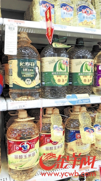 超市里，多款调和油配料表已标明含量比例