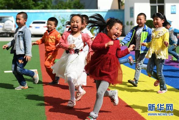 （教育）（1）甘肃：农村免费幼儿园为贫困孩子带来快乐童年
