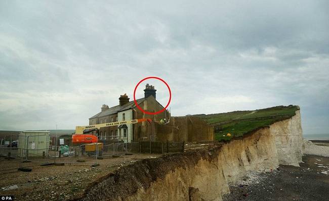 图为2014年的悬崖。