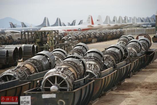 发动机堆成山！近观世界最大战机坟场