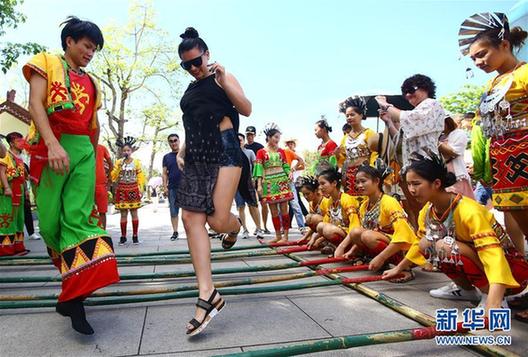 #（社会）（1）各地景区迎来客流高峰