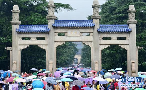 #（社会）（4）各地景区迎来客流高峰