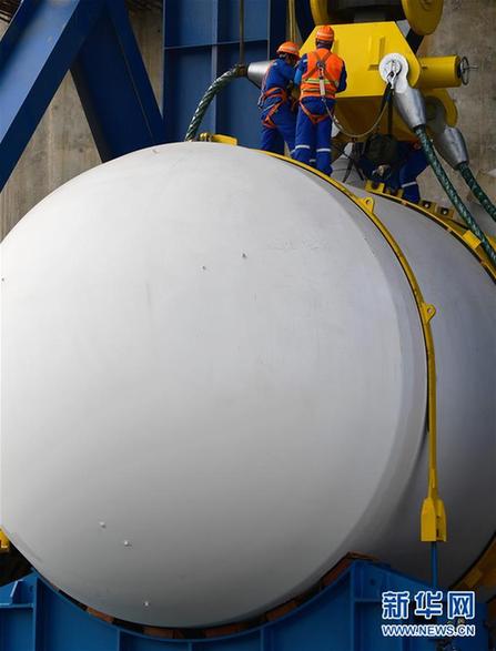 (经济)(4)“华龙一号”示范工程首堆压力容器开始安装