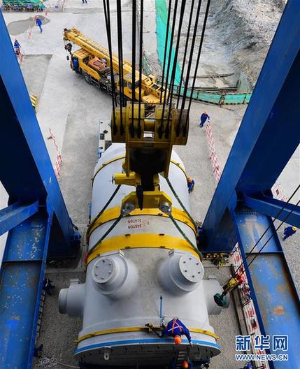 (经济)(3)“华龙一号”示范工程首堆压力容器开始安装