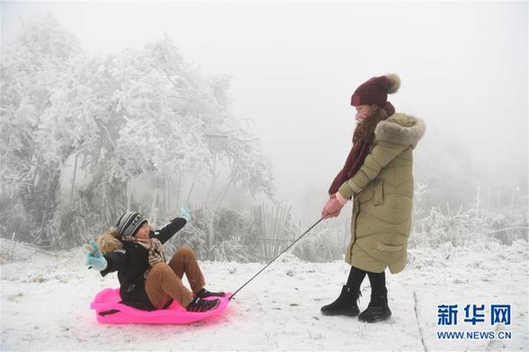 （环境）（3）重庆金佛山：银装素裹惹人爱