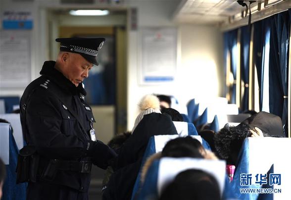（新春走基层）（2）乘警老曹的“最后一次春运”