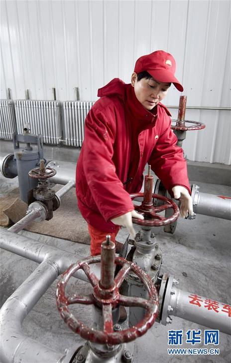（新春走基层）（3）克拉美丽：沙漠腹地节前产气忙