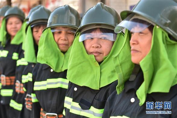 (社会)(2)厦门有支“奶奶”消防队