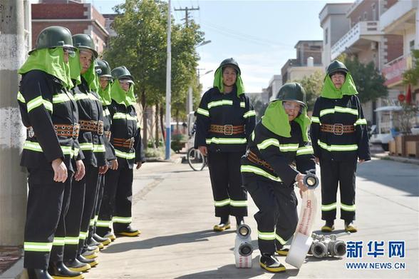 (社会)(7)厦门有支“奶奶”消防队
