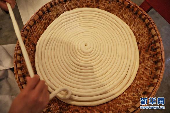 （社会）（1）探访古法空心面制作工艺