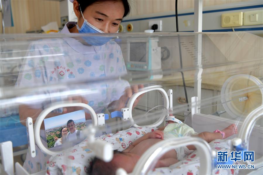 （图片故事）（3）新生儿监护室里的“代理妈妈”